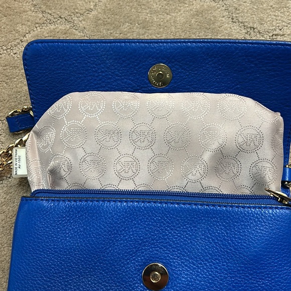 Michael Kors Bedford Pebbled Leather Chain Crossbody - Picture 15 of 16